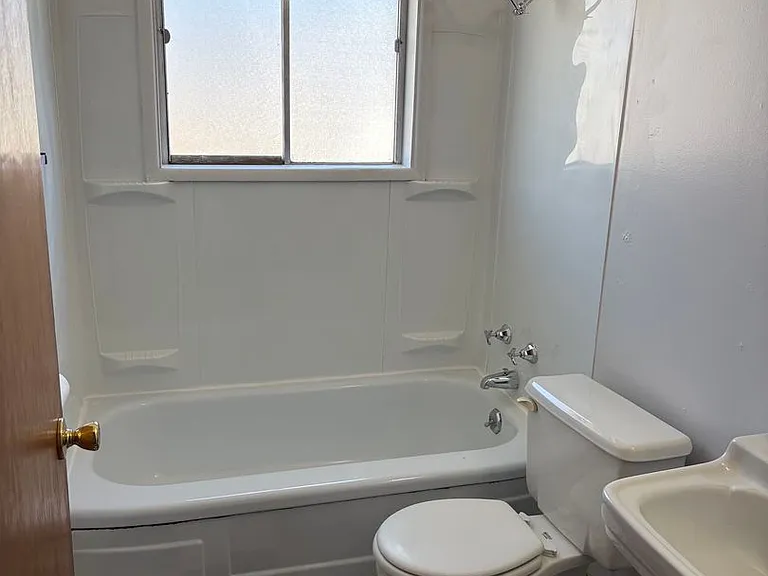 Lsbrwy - 7508 Ne Broadway — Photo 11