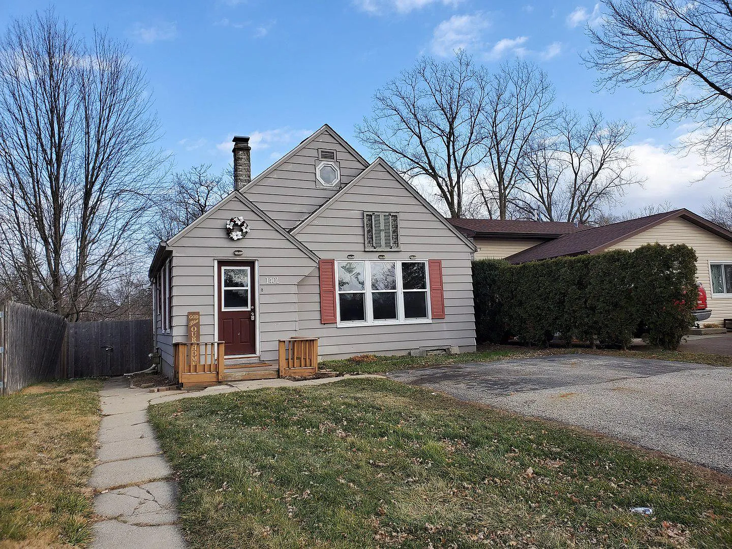 1401 Sunset Dr photo 1