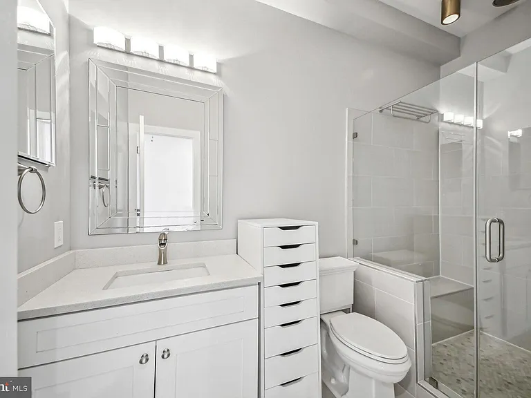2012 D St NE #3 — Photo 17