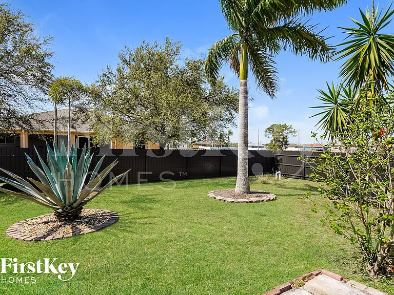 4028 NE 10th Pl — Photo 14