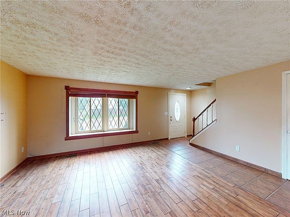 3rd image of 173 Ault St