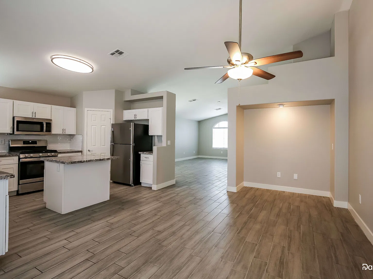 4 bed, 2.0 bath, 1669 sqft, $2,645 — Photo 3