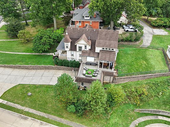 2nd image of 603 S Grand Ave