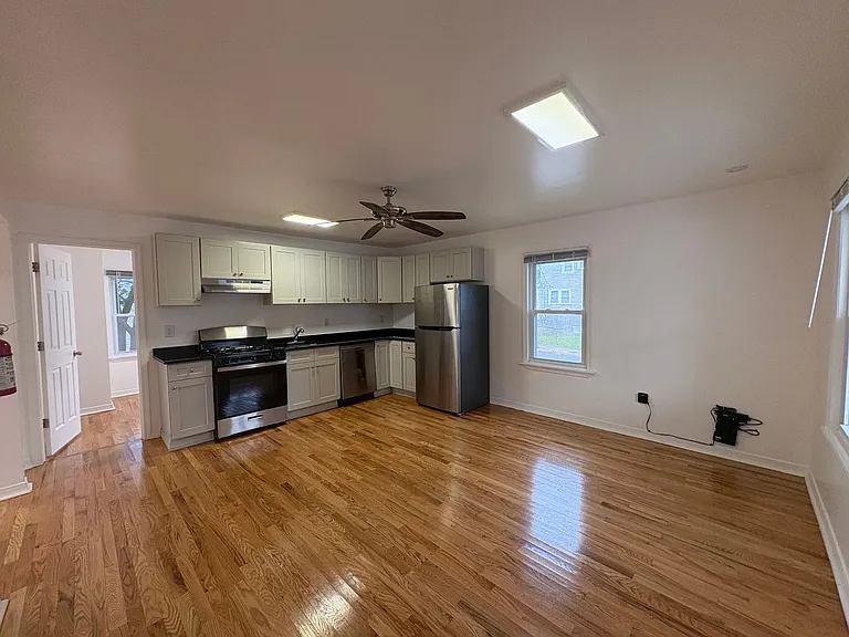 425 Drummond Ave — Photo 16