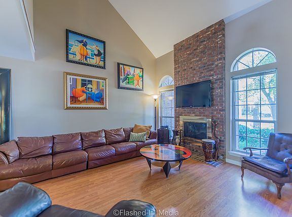 4th image of 4072 Newport Ln