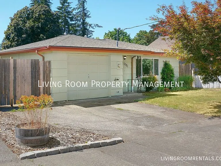 7021 SE 69th Ave — Photo 1