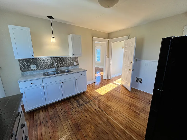 286 Potomac Ave — Photo 7