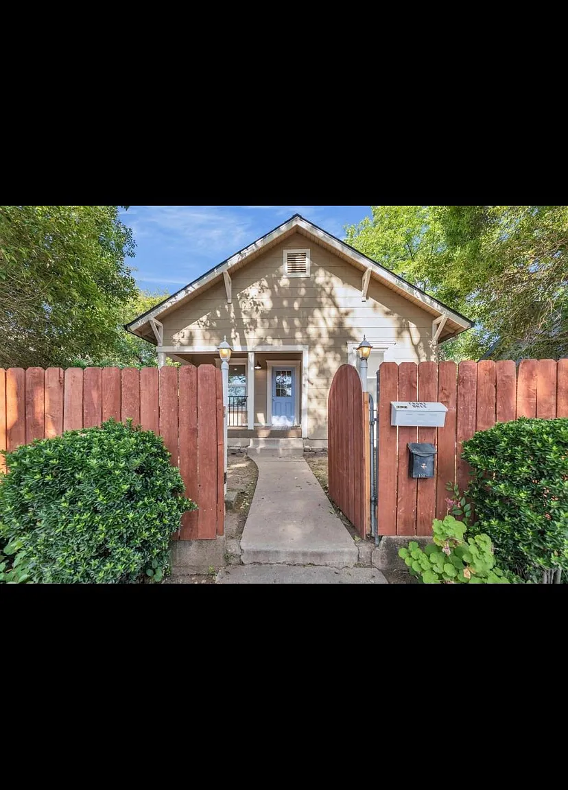 2 bed, 1080 sqft, $2,500 — Photo 1
