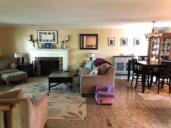 5th image of 42 Dogwood Dr