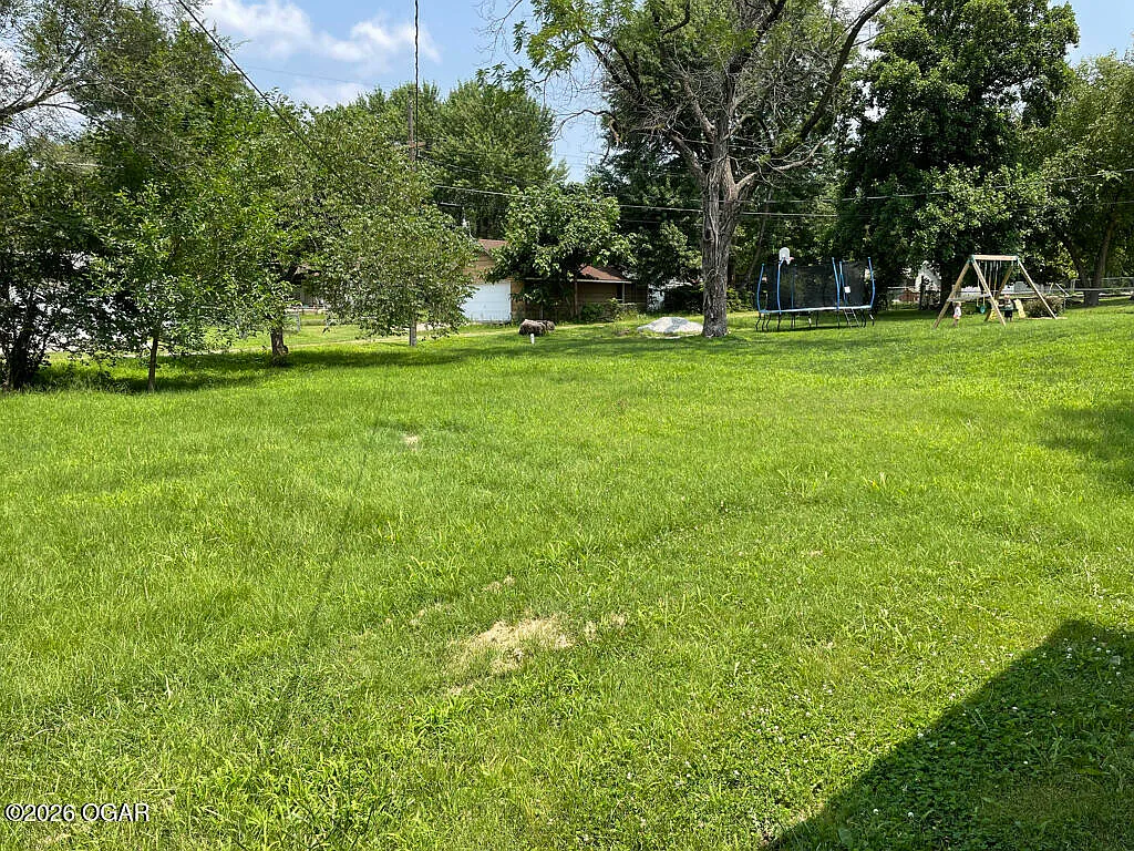 3 bed, 2.0 bath, 1100 sqft, $1,100 — Photo 3