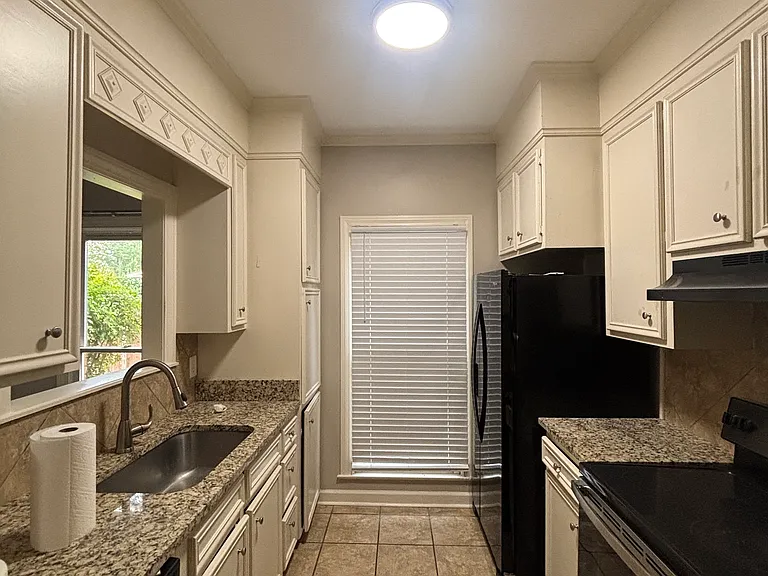 409 Northtown Dr — Photo 13
