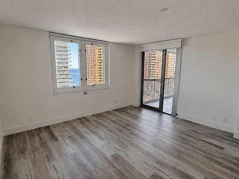 2200 NE 33rd Ave #17C — Photo 4