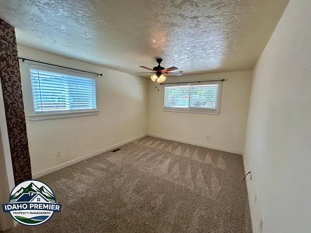 1228 W 11th St — Photo 14