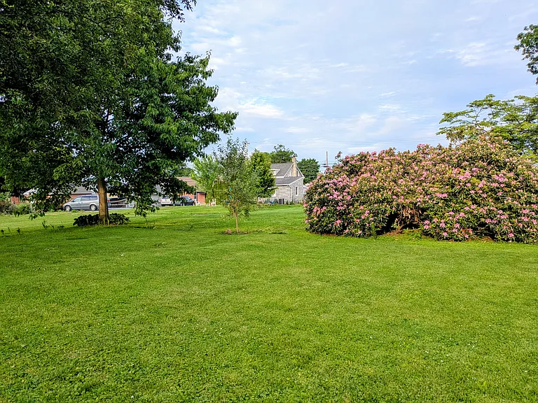 751 Lawrence Blvd — Photo 33