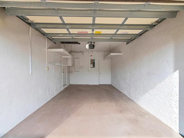 Garage - Great for storing all your beach & Boating needs