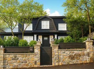 22 Harbor View Pl, Staten Island, NY 10305