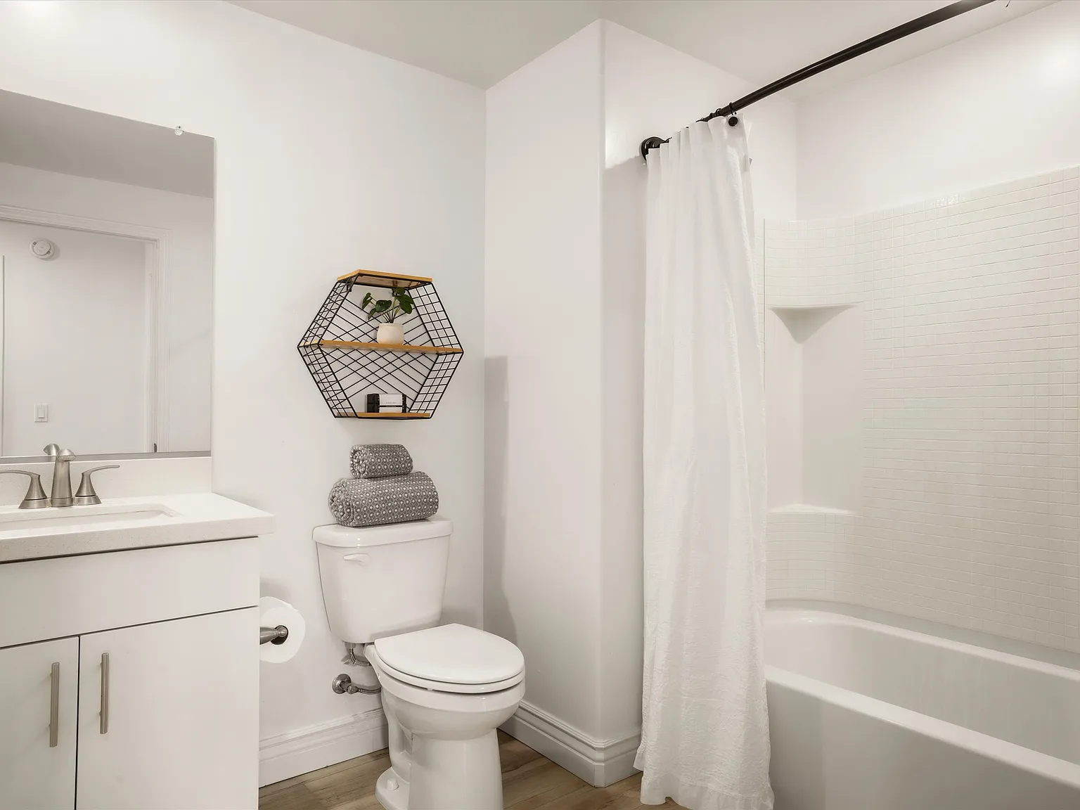3 bed, 1100 sqft, $1,400 — Photo 1