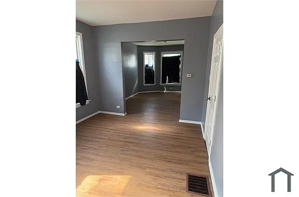 12055 S Parnell Ave photo 1