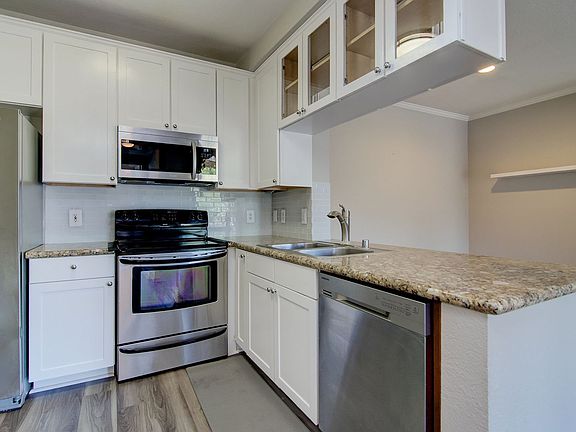 5th image of 22681 Oakgrove Unit 425