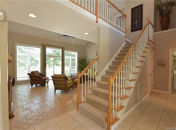 5th image of 138 Pinnacle Ln