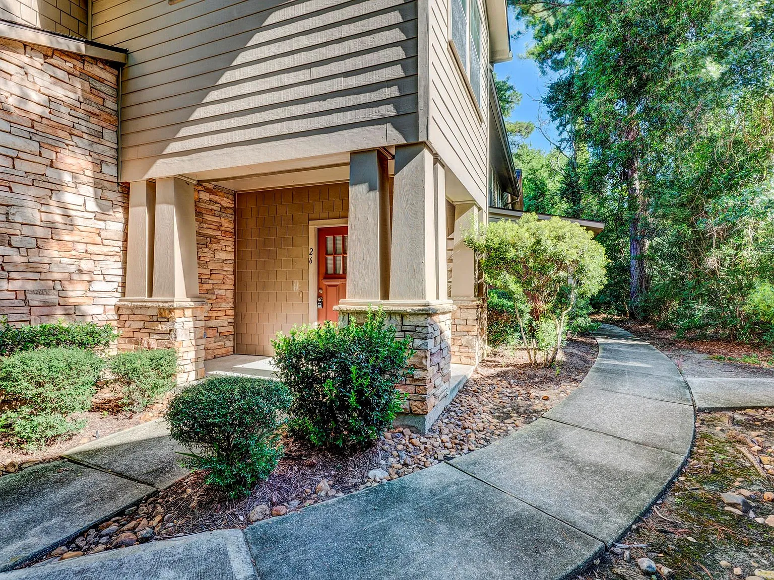 3 bed, 2.5 bath, 1475 sqft, $2,200 — Photo 3