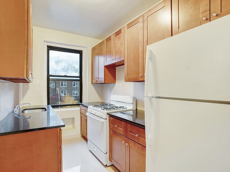 1st image of 62-64 Saunders St #L33