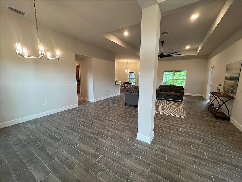 4 bed, 3.0 bath, 2218 sqft, $2,300 — Photo 2