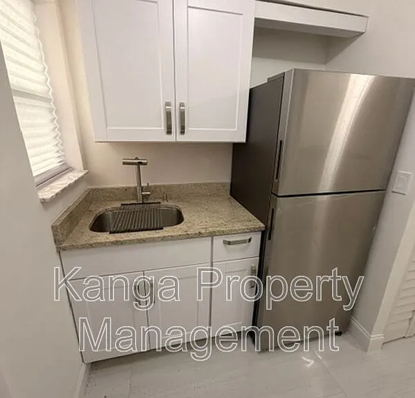 968 W 9th St #B2 — Photo 3