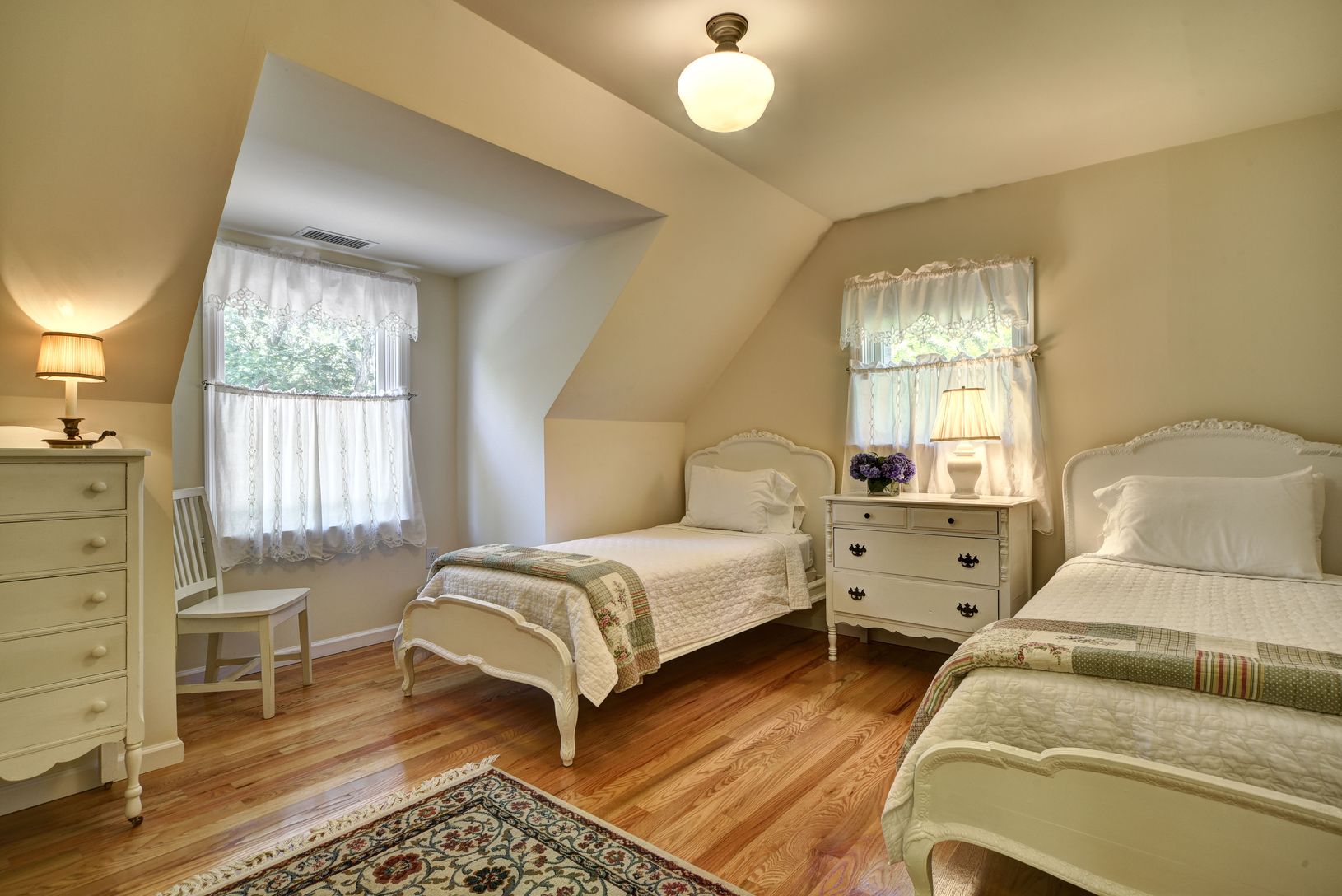  Second floor twin bedroom