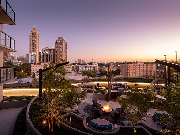 Watch the sunset & get cozy by the fire at our outdoor lounge.