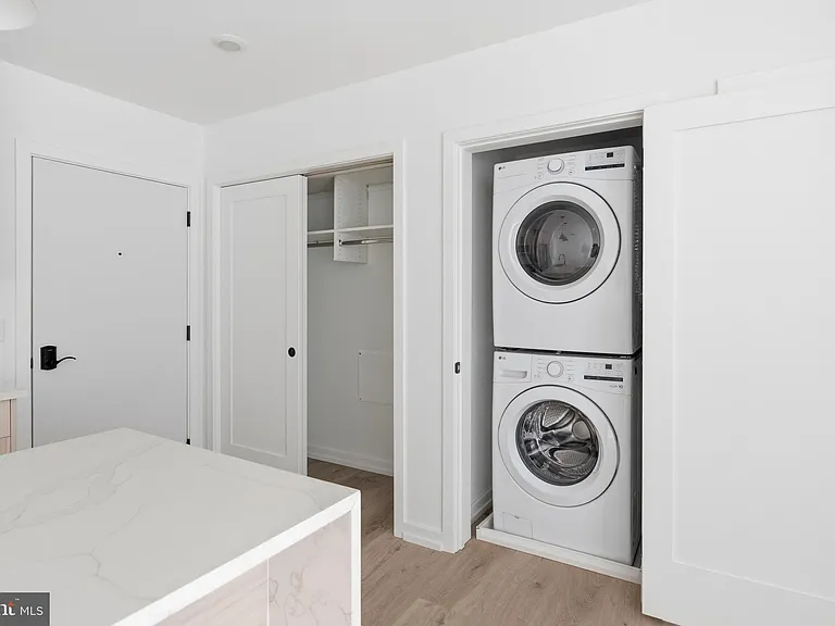 208 Vine St #2C — Photo 10