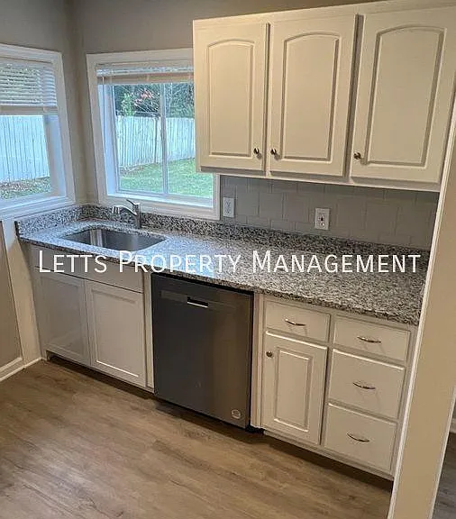 947 Belvedere Dr — Photo 7