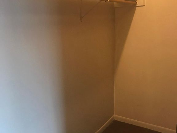 Walk in closet, 4' x 8.5'