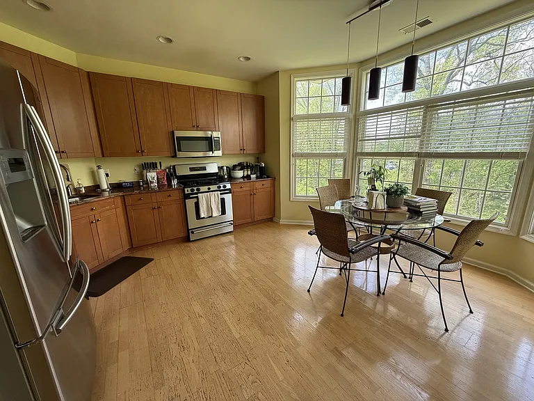 115 Crown Ct — Photo 12