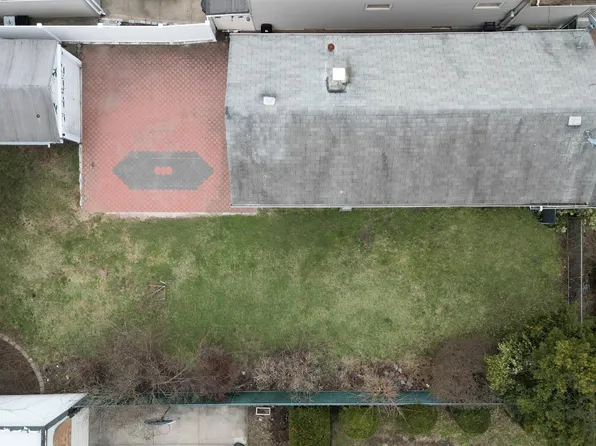 7025 71st Place, Glendale, NY 11385