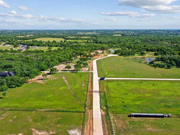 7008 Pinecone Ct, Poolville, TX 76487