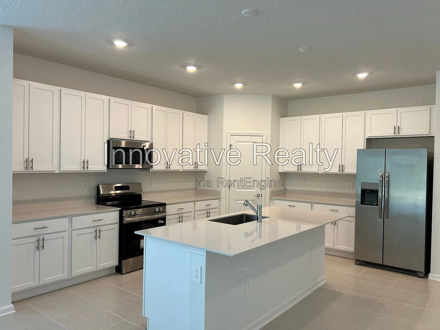3 bed, 2.0 bath, 2200 sqft, $2,600 — Photo 2