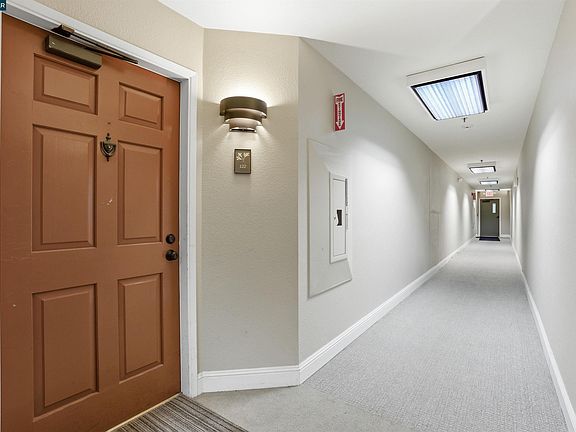 2nd image of 2560 Oak Rd APT 122