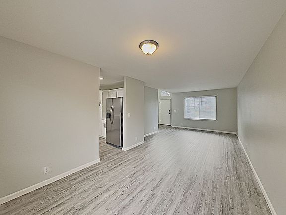 5th image of 6815 60th Pl NE