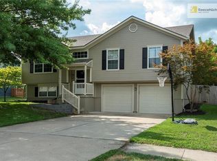 1309 Cottonwood Dr, Greenwood, MO 64034