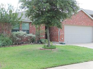 8016 Valley Crest Dr, Fort Worth, TX 76120