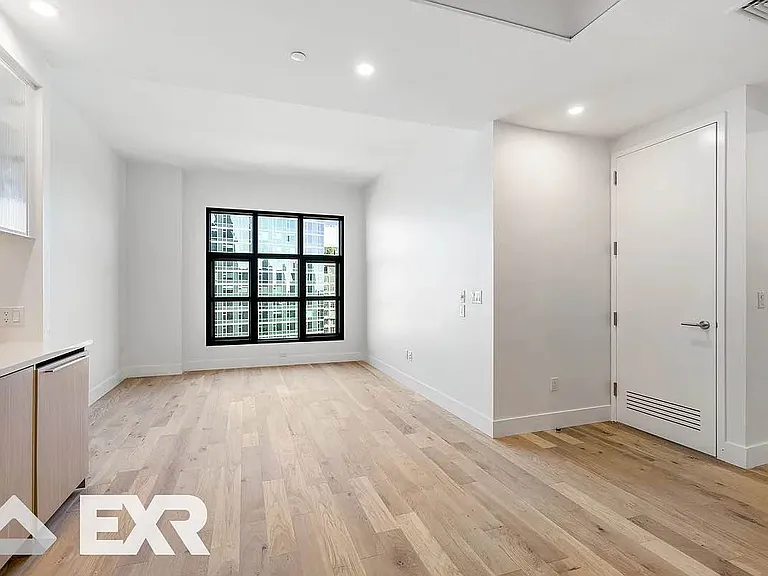 69 Adams St #18F — Photo 3