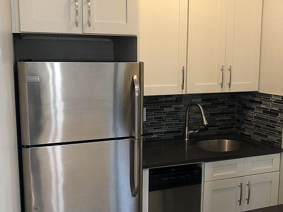 3rd image of 8327 124th Pl Ste B