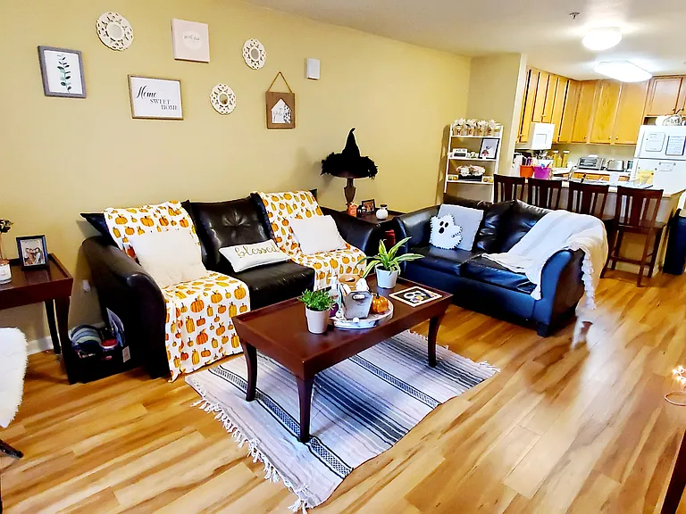 South Rock Apartments (Student Housing by the Bed) — Photo 10