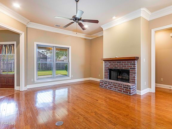 5th image of 501 Sandhurst Dr