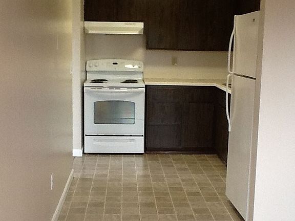 5th image of 402 N G St APT 28
