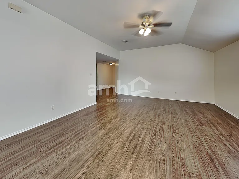 511 Robinwood Dr — Photo 7