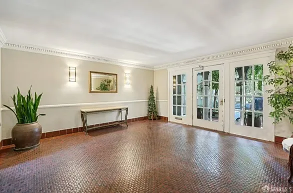 2 bed, 1.0 bath, 1220 sqft, $5,795 — Photo 3