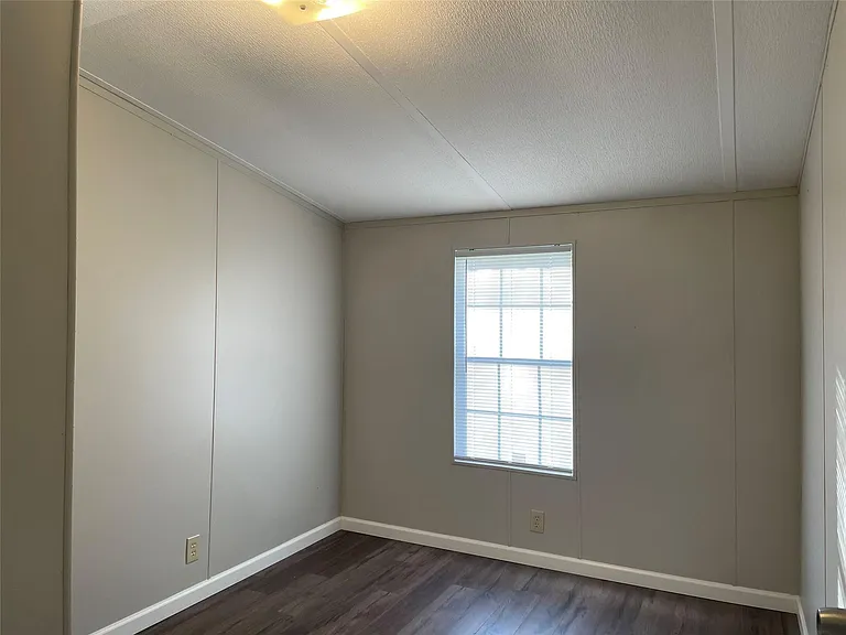 228 Hambrick Rd — Photo 17