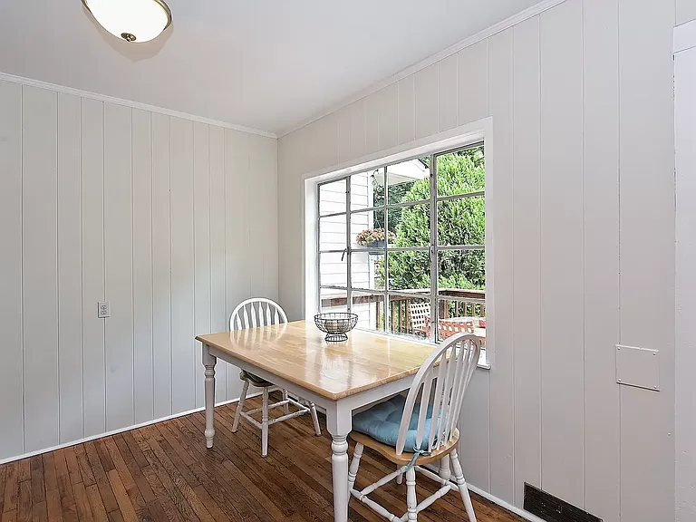 1118 Skyview Rd — Photo 5